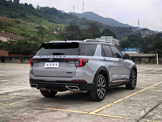 Ford Explorer — Фото автомобиля 5