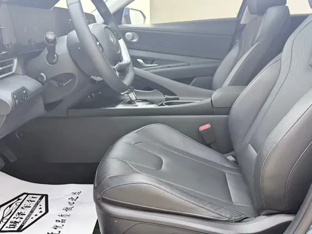 Hyundai Elantra — Фото автомобиля 12