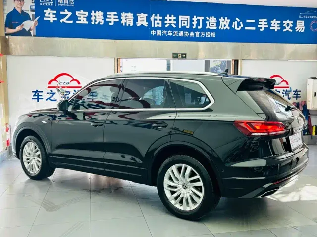 Volkswagen Touareg — Фото автомобиля 7