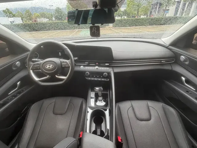 Hyundai Elantra — Фото автомобиля 11