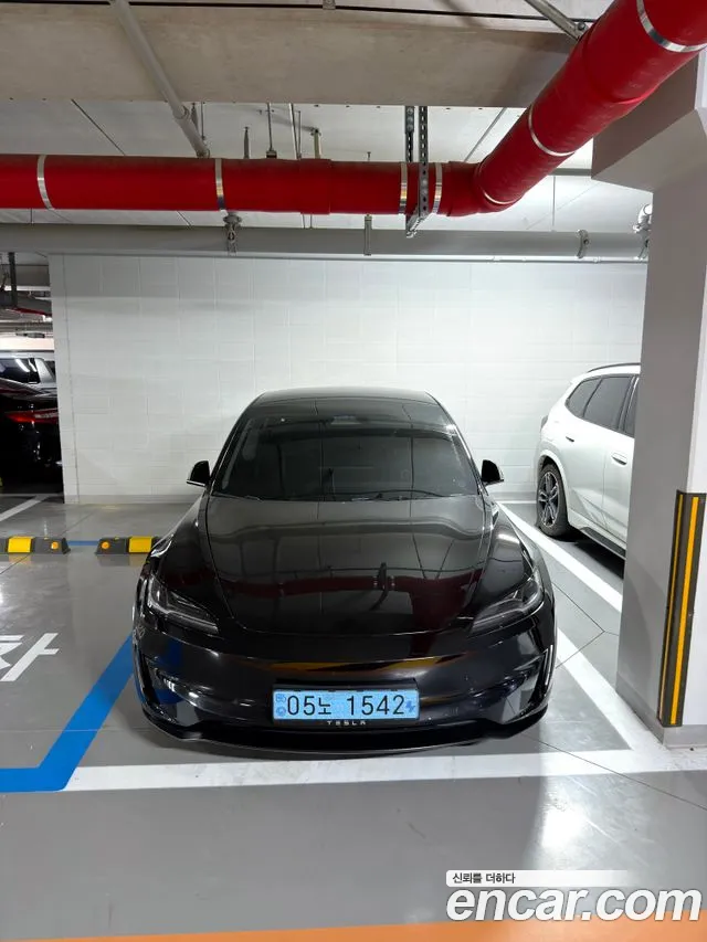 Tesla Model 3 — Фото автомобиля 3