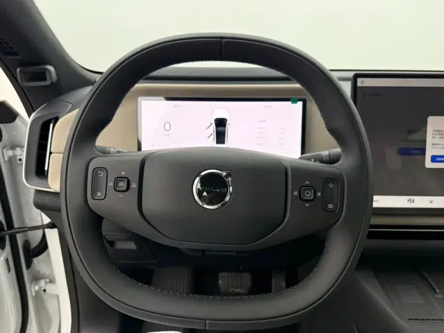 Volvo XC70 Plug-in Hybrid — Фото автомобиля 7