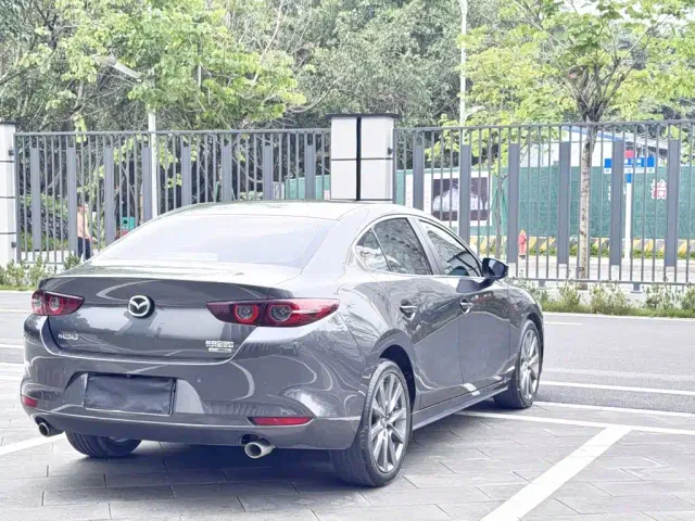 Mazda Axela — Фото автомобиля 23