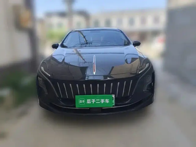 Hongqi E-QM5 — Фото автомобиля 23