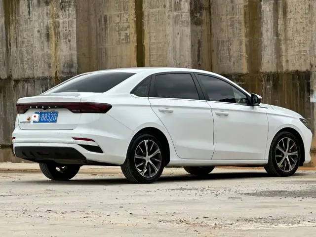 Geely Emgrand — Фото автомобиля 3