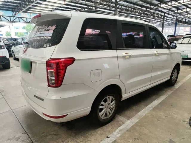 Wuling Hongguang — Фото автомобиля 6