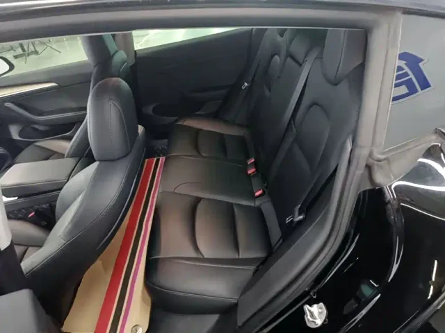 Tesla Model 3 — Фото автомобиля 16