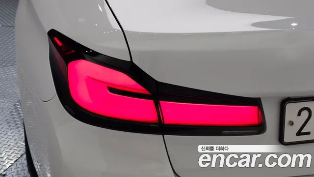 BMW 5-Series — Фото автомобиля 22