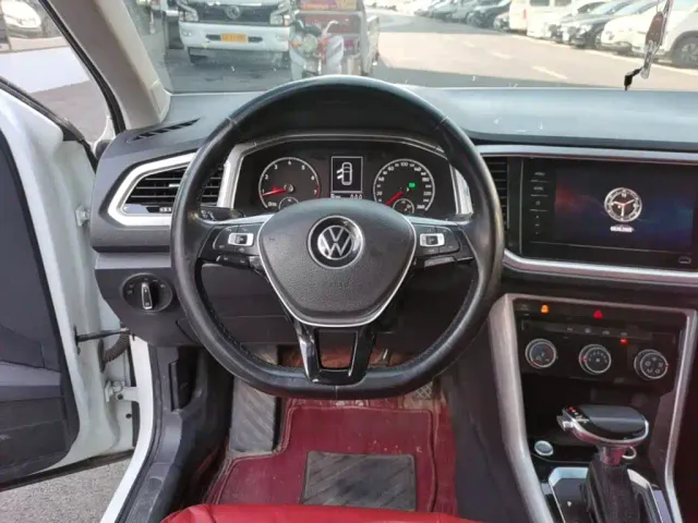 Volkswagen T-Roc — Фото автомобиля 10