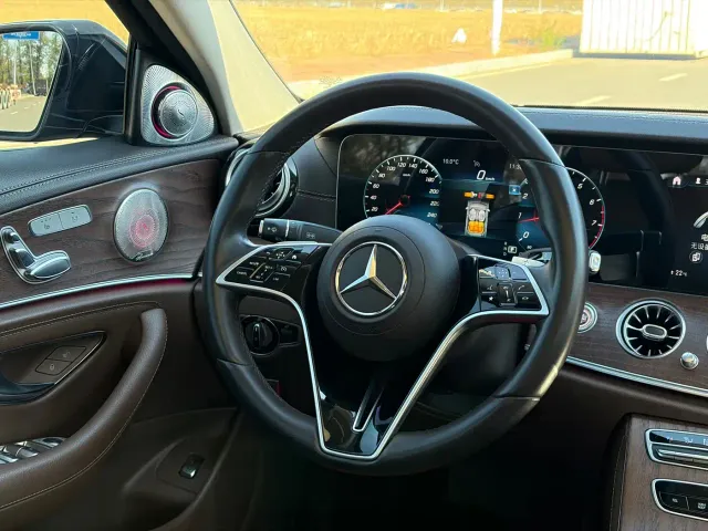 Mercedes-Benz E-Class — Фото автомобиля 11