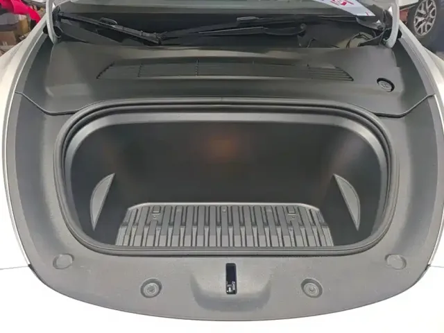 Tesla Model Y 2022 Facelift Rear-Wheel Drive Version — Фото автомобиля 10