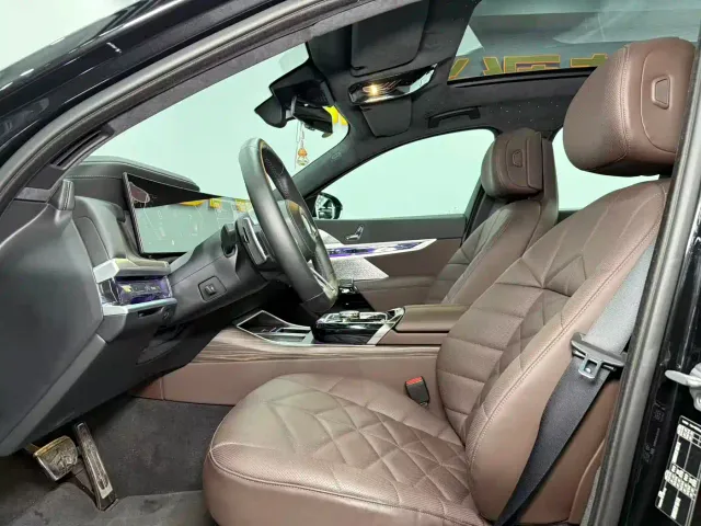 BMW 7 Series — Фото автомобиля 8