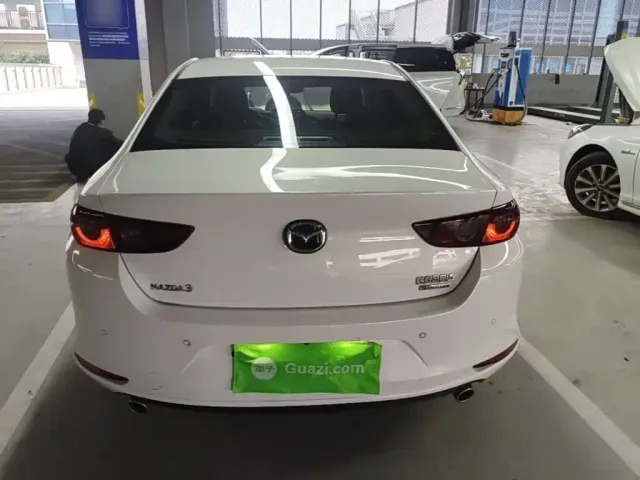 Mazda Axela — Фото автомобиля 5