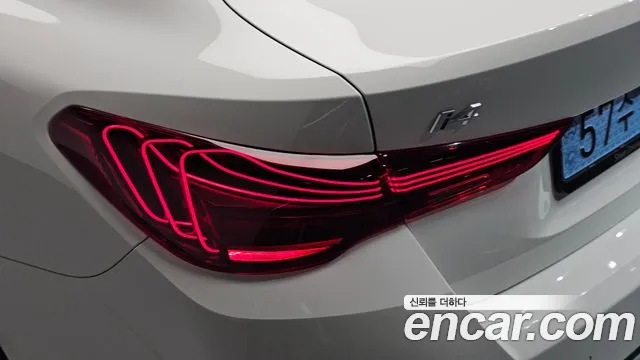 BMW i4 — Фото автомобиля 8