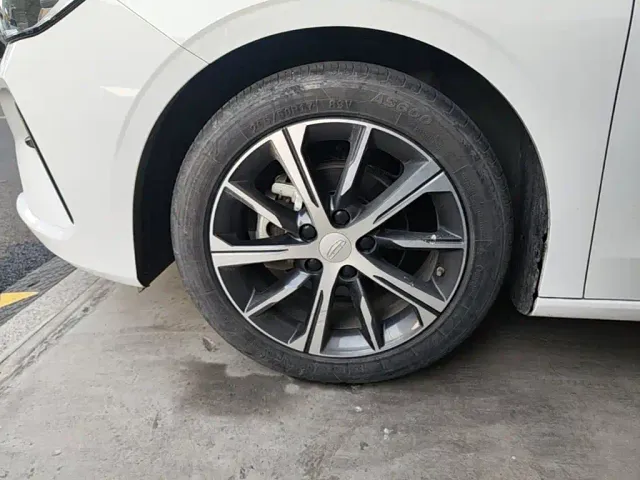 Geely Emgrand — Фото автомобиля 22