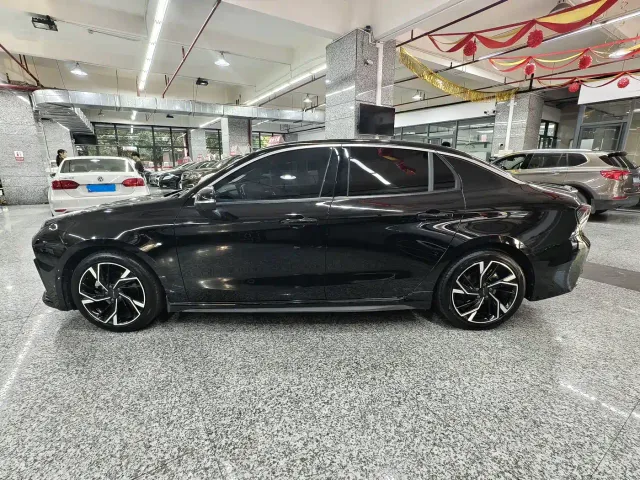 Lynk & Co 03 — Фото автомобиля 15
