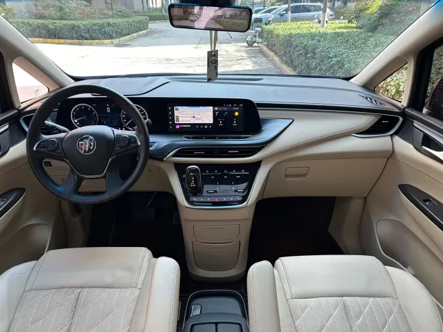 Buick GL8 — Фото автомобиля 4