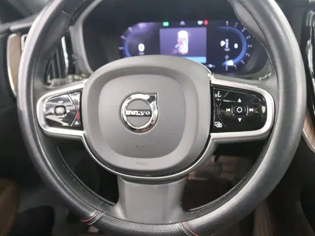 Volvo XC60 — Фото автомобиля 6