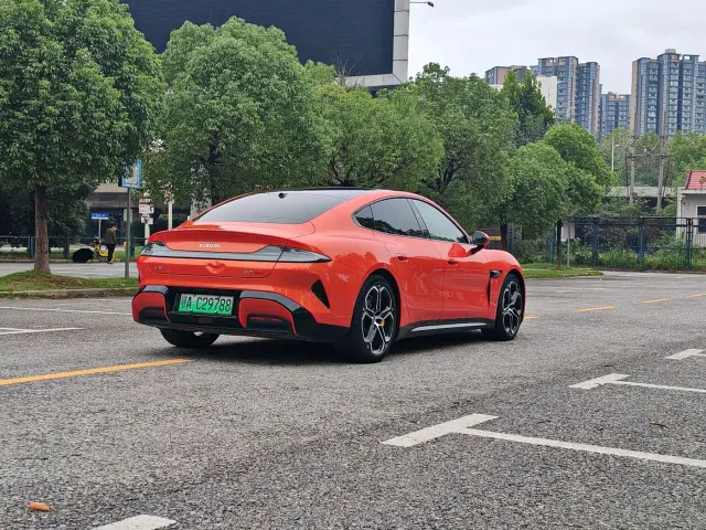 Xiaomi SU7 — Фото автомобиля 11