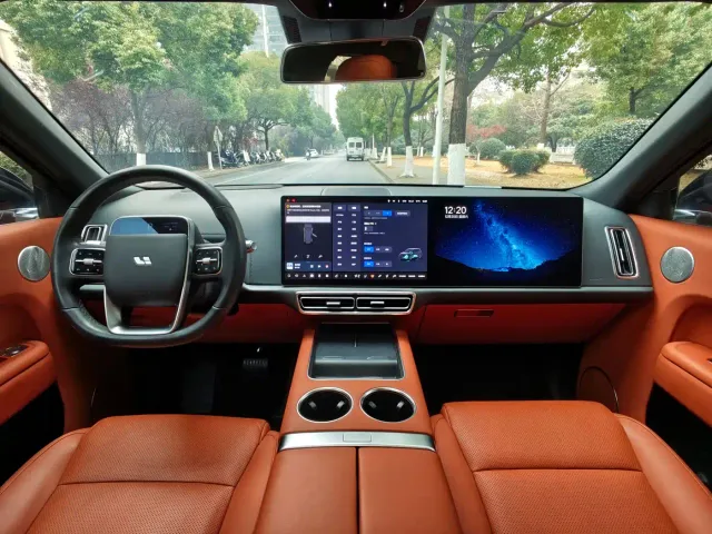 Li Auto L9 — Фото автомобиля 6