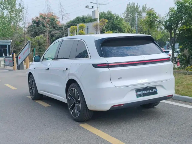 Li Auto L6 — Фото автомобиля 10