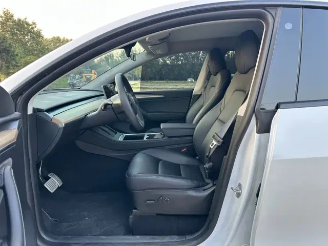 Tesla Model Y — Фото автомобиля 8