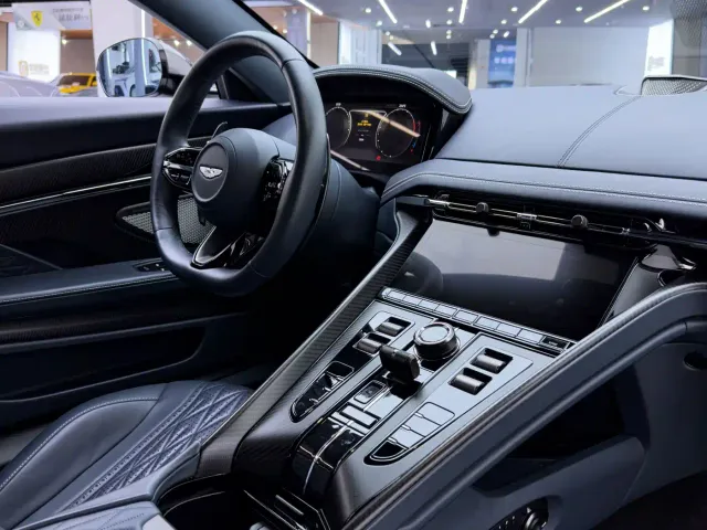 Aston Martin DB12 — Фото автомобиля 18