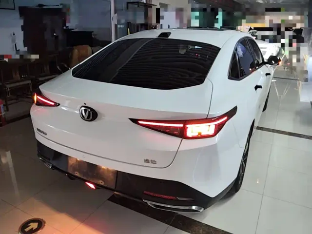 Changan Lamore — Фото автомобиля 6