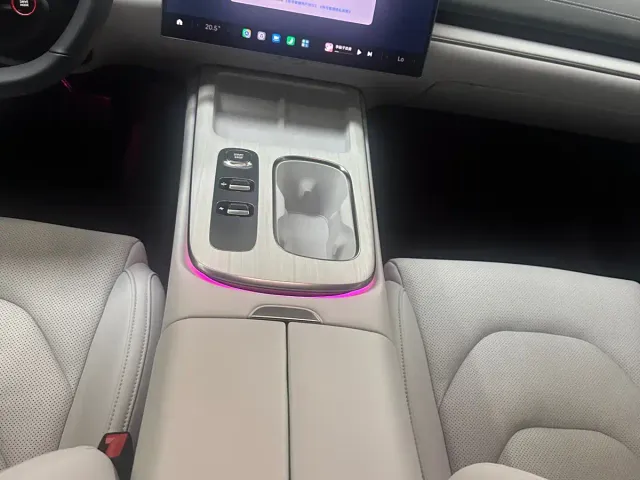 Xiaomi SU7 — Фото автомобиля 7