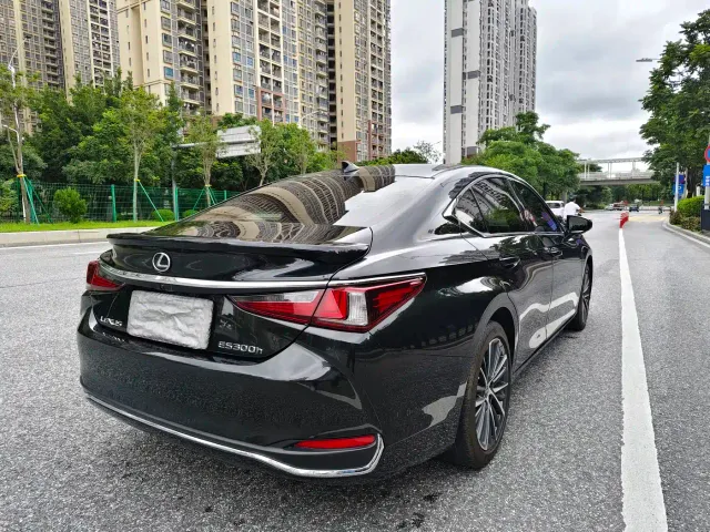 Lexus ES — Фото автомобиля 4