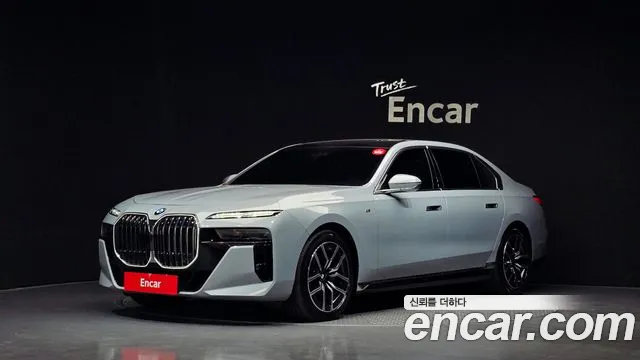 Фотография автомобиля — BMW 7 Series G70