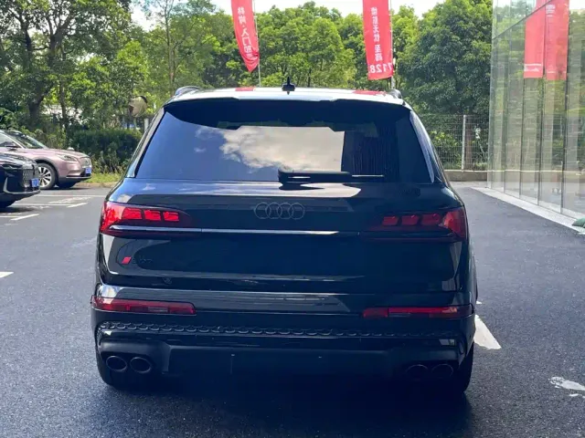 Audi SQ7 — Фото автомобиля 3
