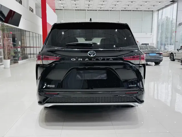 Toyota Granvia — Фото автомобиля 5