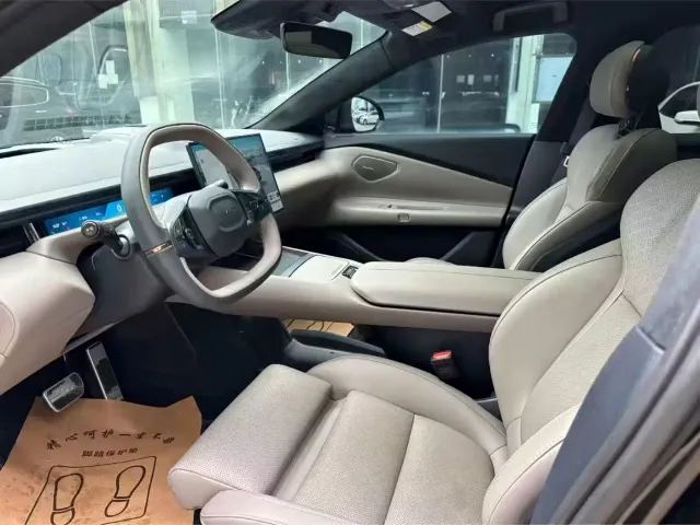 Lynk & Co Z10 — Фото автомобиля 5