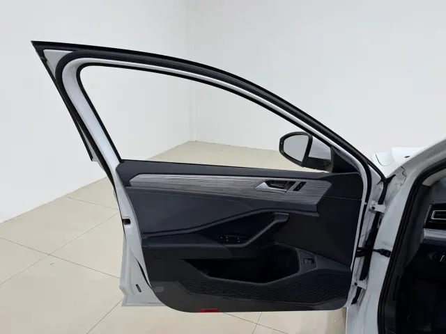 Volkswagen Sagitar — Фото автомобиля 7