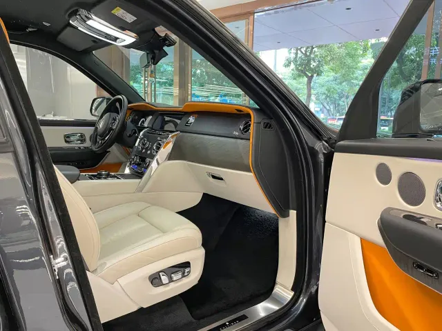 Rolls-Royce Cullinan — Фото автомобиля 15