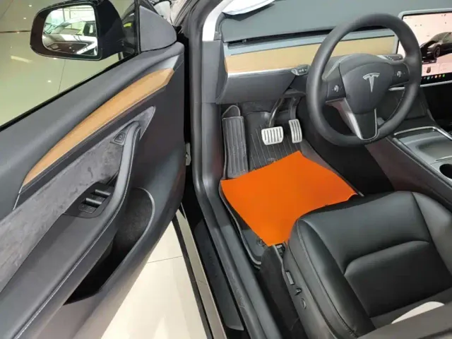 Tesla Model Y — Фото автомобиля 15