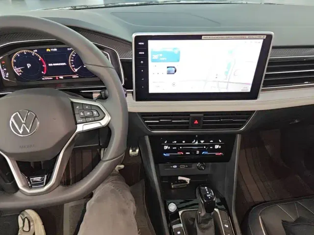 Volkswagen Tiguan L — Фото автомобиля 12