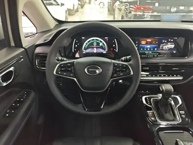 GAC Trumpchi M6 — Фото автомобиля 10