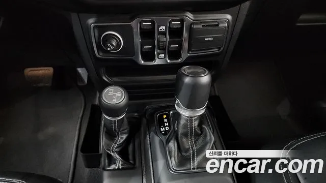 Jeep Wrangler JL — Фото автомобиля 9