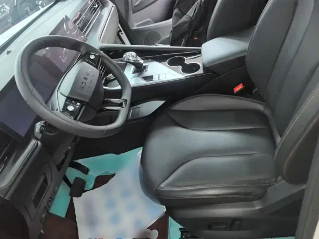 Roewe RX5 — Фото автомобиля 14