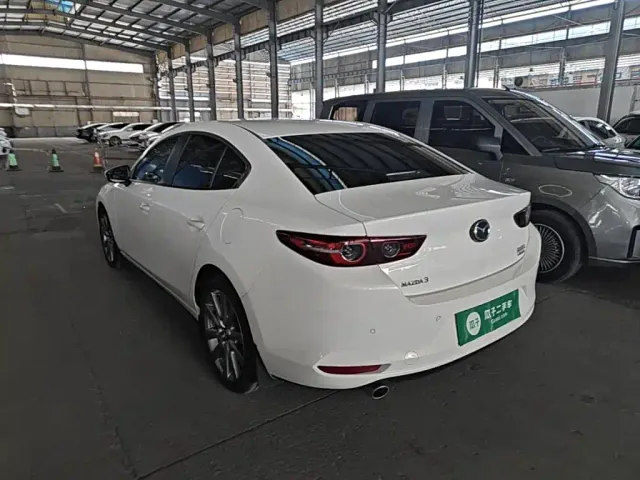 Mazda Axela — Фото автомобиля 4
