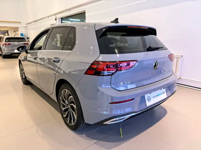 Volkswagen Golf — Фото автомобиля 5