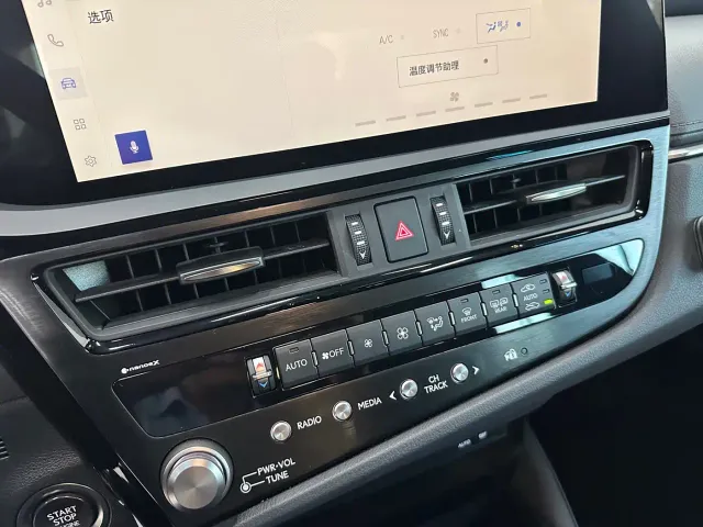 Lexus ES — Фото автомобиля 12