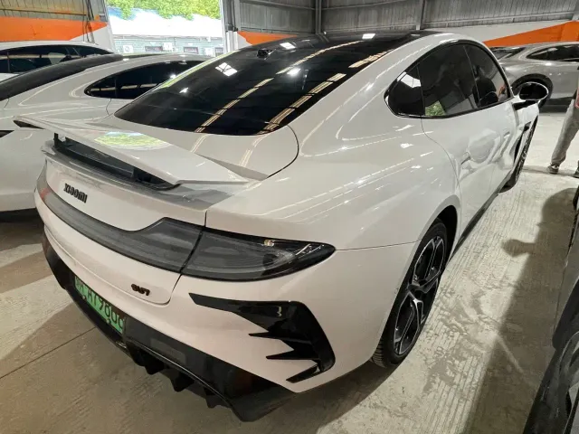 Xiaomi SU7 — Фото автомобиля 9