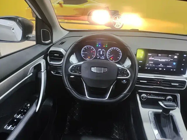 Geely Binyue — Фото автомобиля 10