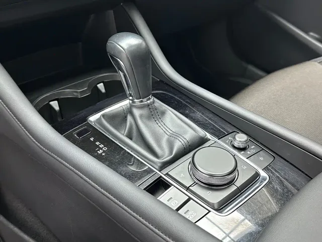 Mazda Axela — Фото автомобиля 8