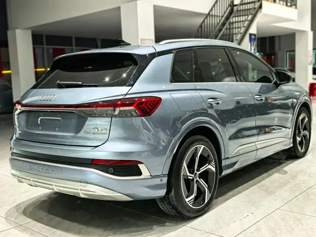 Audi Q4 e-tron — Фото автомобиля 4