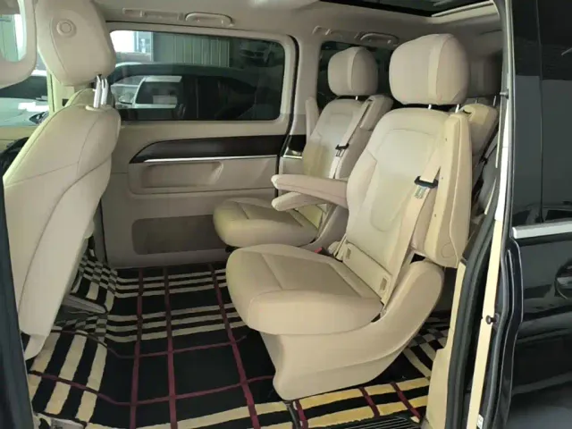 Mercedes-Benz V-Class — Фото автомобиля 16