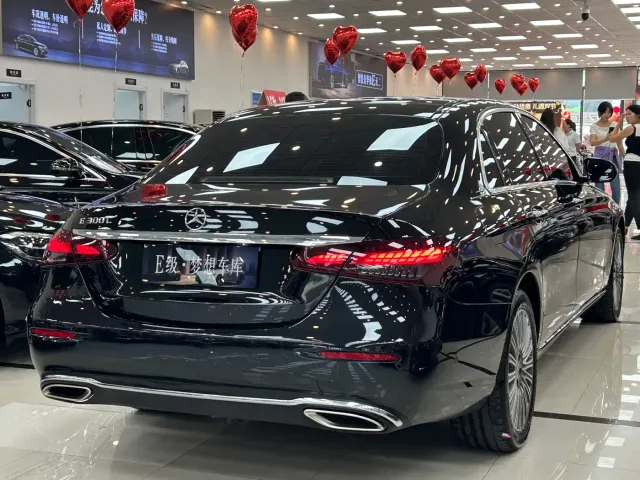Mercedes-Benz E-Class — Фото автомобиля 5